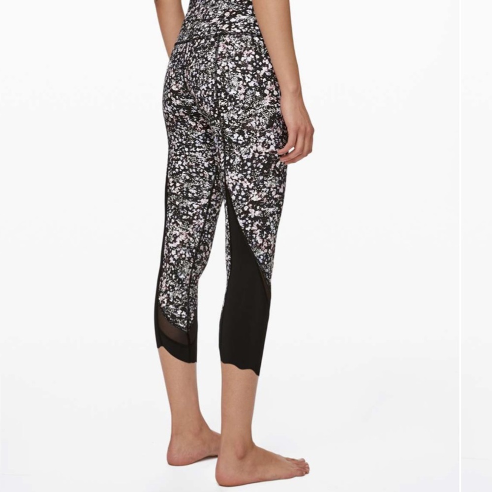 🍋 like NEW Lululemon Wunder Under Crop II Roll Down Scallop Luxtreme Floral